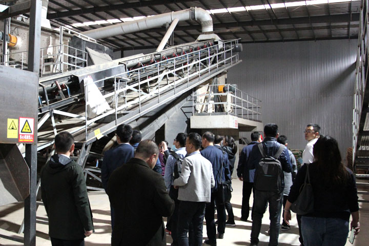 上海山美股份承建的湖南長沙建筑固廢綠色循環(huán)再利用項(xiàng)目喜迎“2021全國建筑垃圾資源化利用高層論壇”參會(huì)代表參觀考察