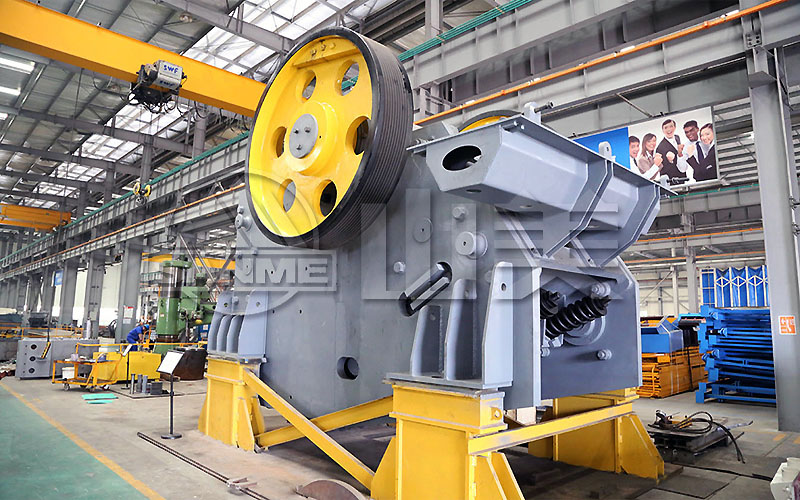 900*1200鄂式破碎機多少錢一臺？產(chǎn)量如何？