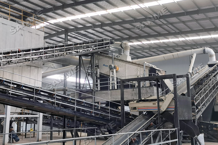 我國(guó)建筑垃圾日益嚴(yán)重，建筑垃圾移動(dòng)式破碎機(jī)領(lǐng)域面臨新的發(fā)展機(jī)遇。