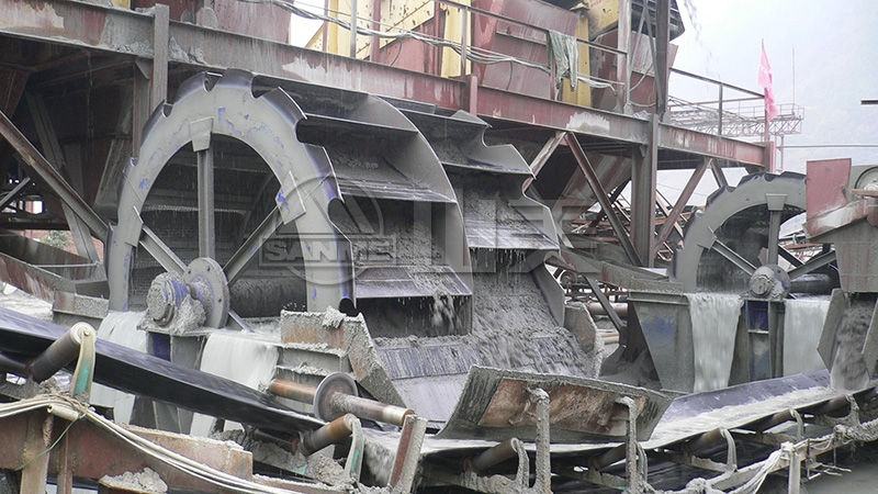 面對砂石洗砂機(jī)型號的選擇，輪斗洗砂機(jī)和螺旋洗砂機(jī)哪種更適合？