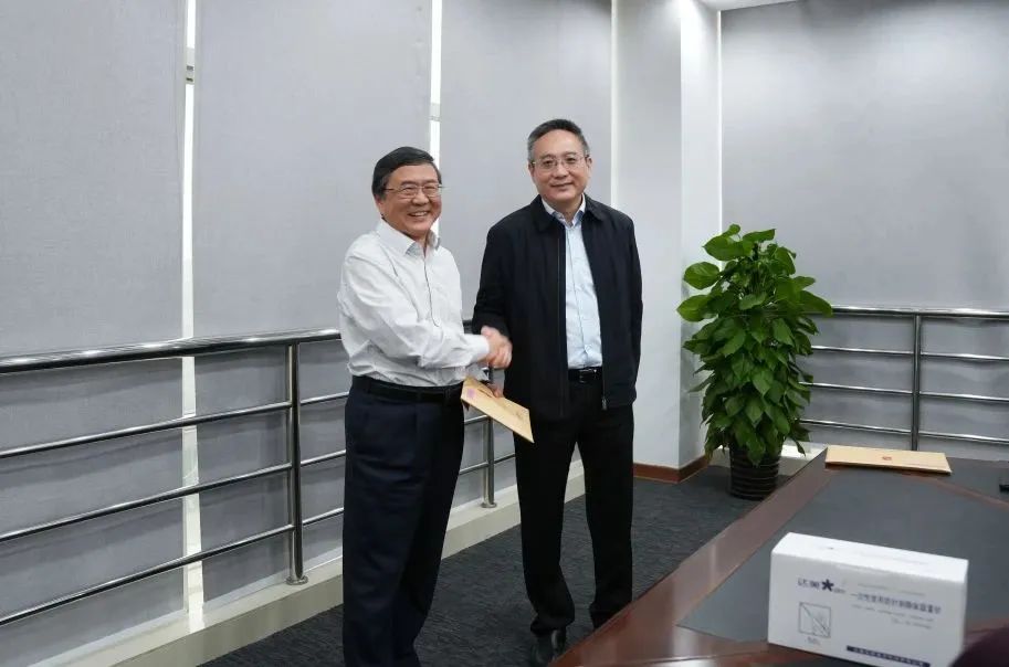 奉賢區(qū)人大常委會(huì)黨組書記、主任張培榮一行蒞臨上海山美股份開展“優(yōu)環(huán)境、穩(wěn)經(jīng)濟(jì)”大走訪大調(diào)研