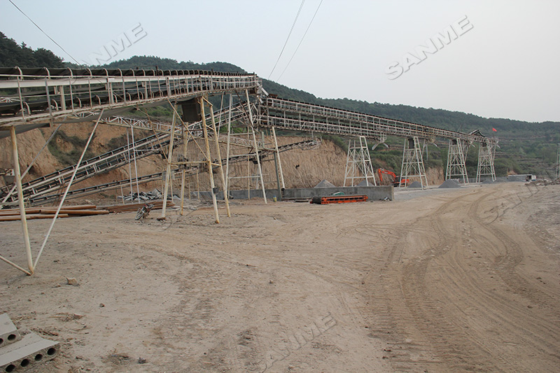 碎石生產(chǎn)線應(yīng)該選擇固定式還是移動式？