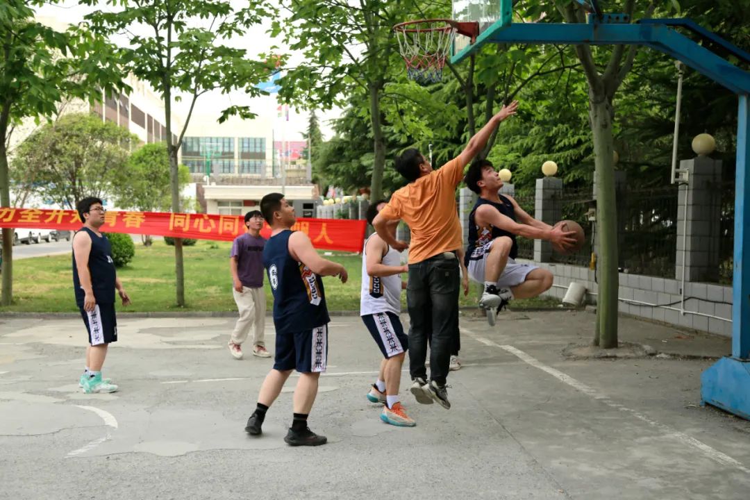 上海山美股份2025春季運(yùn)動(dòng)會(huì)火熱啟幕！拔河、籃球預(yù)賽燃情開戰(zhàn)